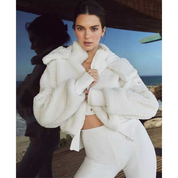 Alo Yoga Foxy Sherpa Ivory Hooded Fleece Jacket Size XS‎ - Picture 2 of 13